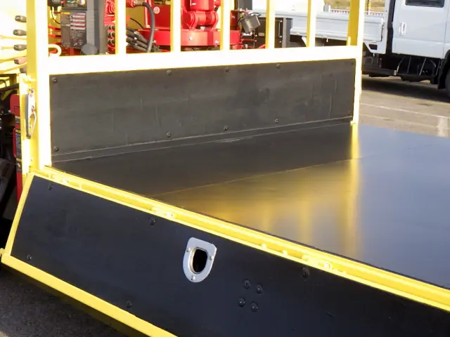 三菱 デリカ 2PG-FEB90(2WD)の写真9