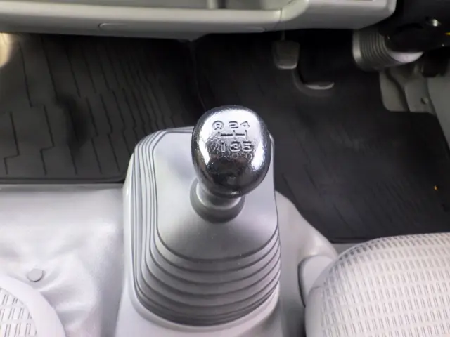 トヨタ トヨエース SKG-XZU710(2WD)の写真13