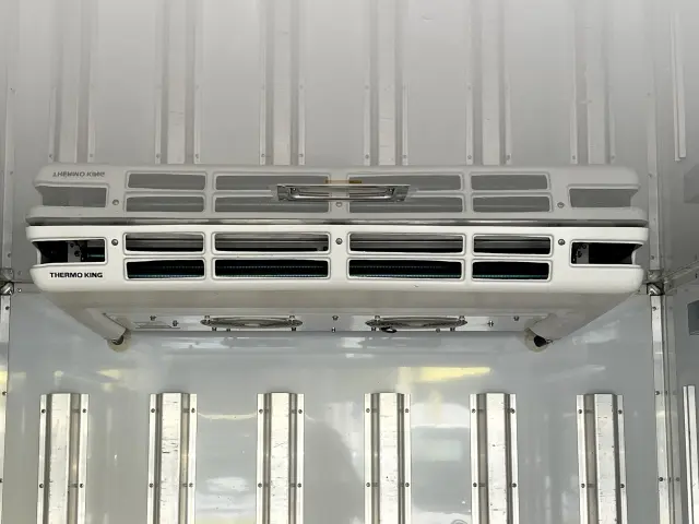 サーモキング製の薄型冷凍機を搭載♪積載スペースを圧迫しない人気モデル♪|三菱 キャンター TPG-FBA20(2WD)の写真10