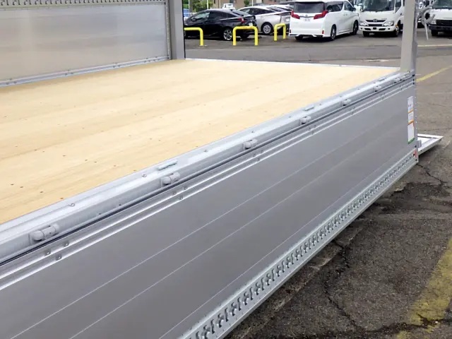 いすゞ フォワード 2RG-FRR90T4(2WD)の写真7