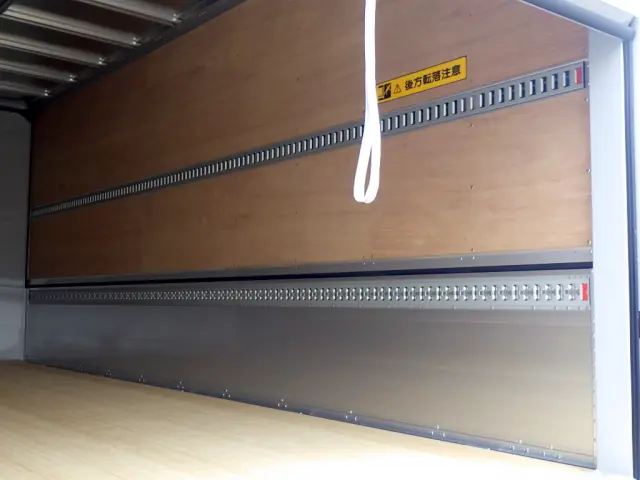 いすゞ フォワード 2RG-FRR90T4(2WD)の写真8