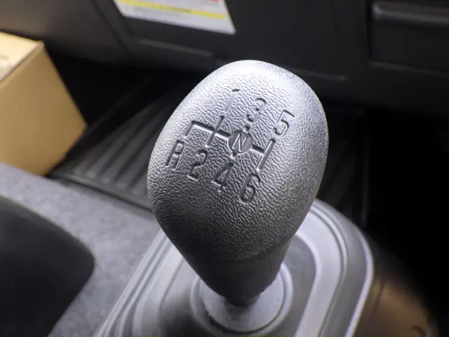 いすゞ フォワード 2RG-FRR90T4(2WD)の写真16