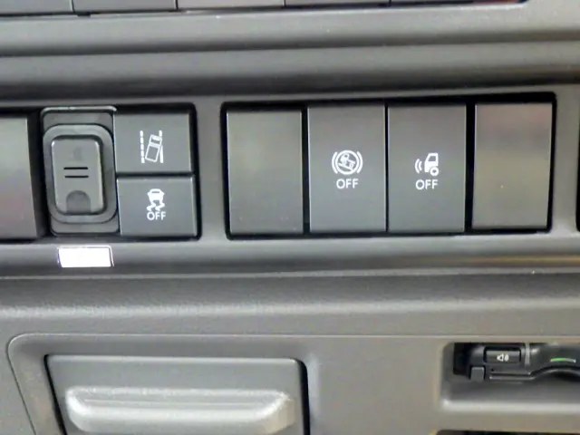 いすゞ フォワード 2RG-FRR90T4(2WD)の写真24