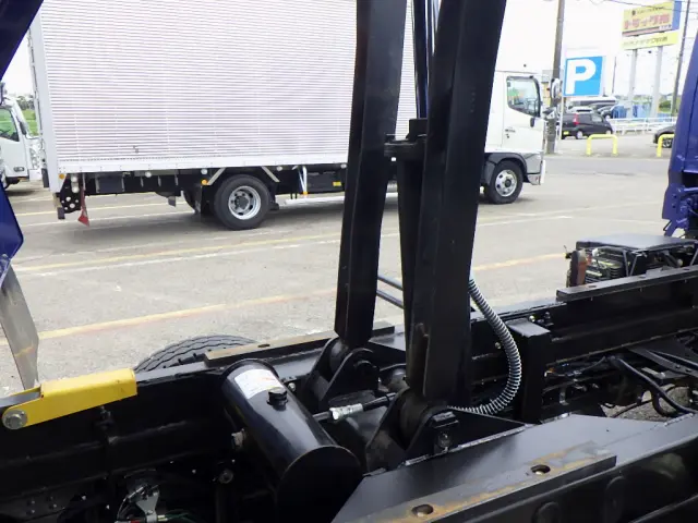 三菱 キャンター 2PG-FEBM0(2WD)の写真14