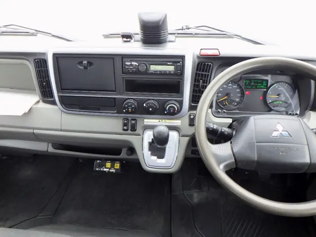 三菱 キャンター 2PG-FEBM0(2WD)の写真18