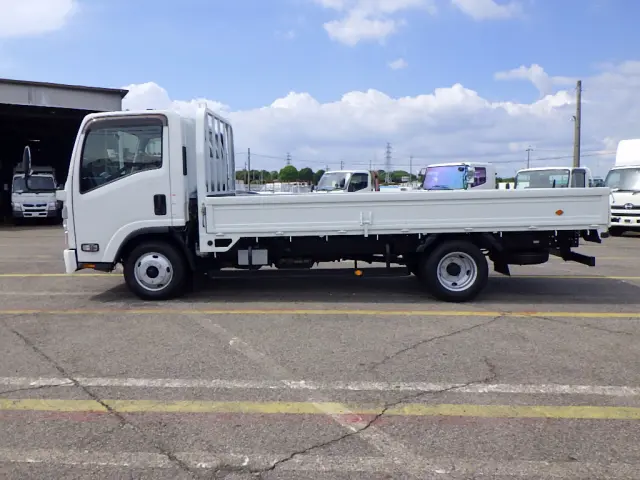 いすゞ エルフ 2RG-NNR88AR(2WD)の写真4
