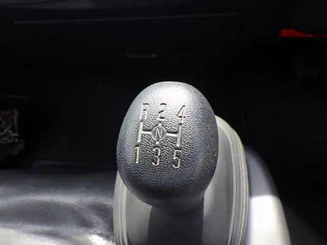 いすゞ エルフ 2RG-NNR88AR(2WD)の写真15
