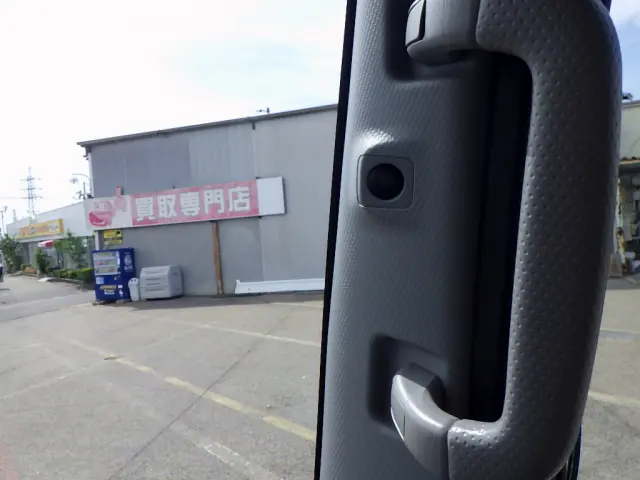 いすゞ エルフ 2RG-NNR88AR(2WD)の写真17