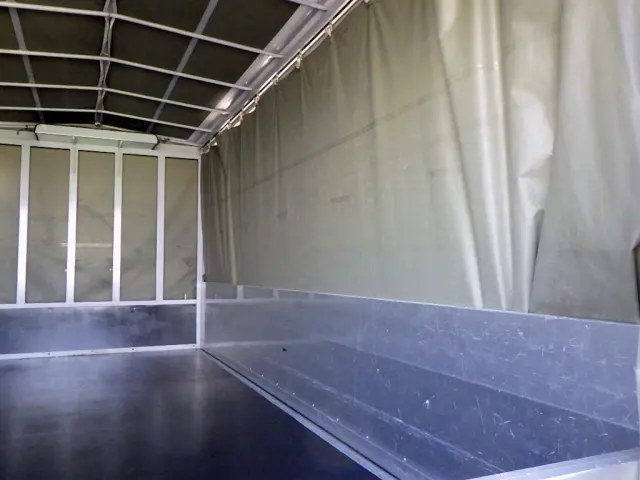 いすゞ エルフ 2RG-NMR88AR(2WD)の写真9