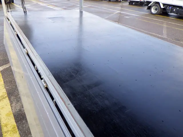 いすゞ エルフ 2RG-NMR88AR(2WD)の写真14