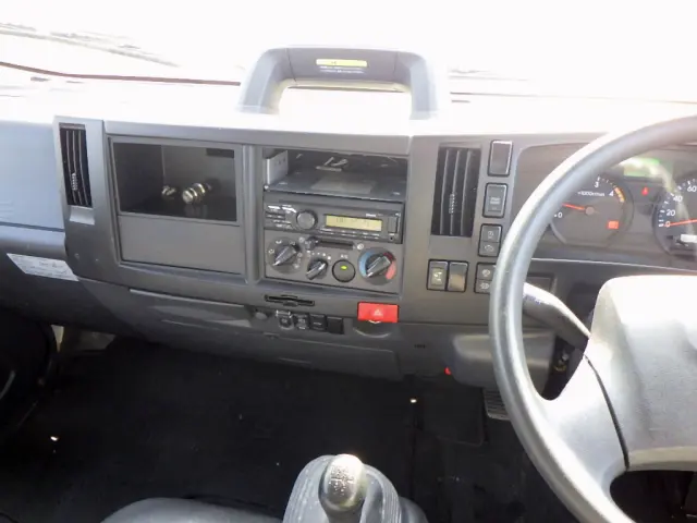 いすゞ エルフ 2RG-NMR88AR(2WD)の写真18