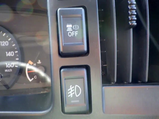 いすゞ エルフ 2RG-NMR88AR(2WD)の写真25