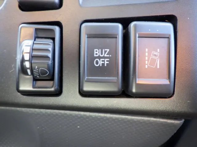 いすゞ エルフ 2RG-NMR88AR(2WD)の写真26