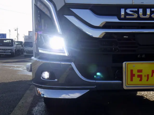 いすゞ エルフ 2RG-NJR88AM(2WD)の写真3