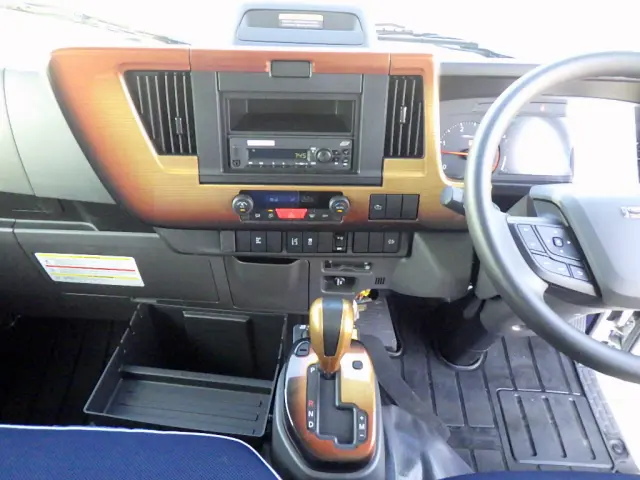 いすゞ エルフ 2RG-NJR88AM(2WD)の写真9