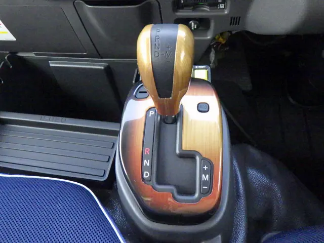 いすゞ エルフ 2RG-NJR88AM(2WD)の写真11