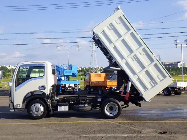 いすゞ エルフ 2RG-NJR88AM(2WD)の写真42