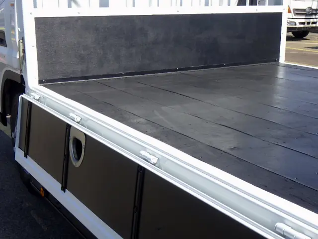 三菱 キャンター 2PG-FEDS0(2WD)の写真12