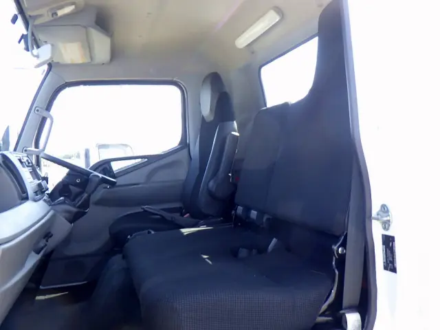 三菱 キャンター 2PG-FEDS0(2WD)の写真14