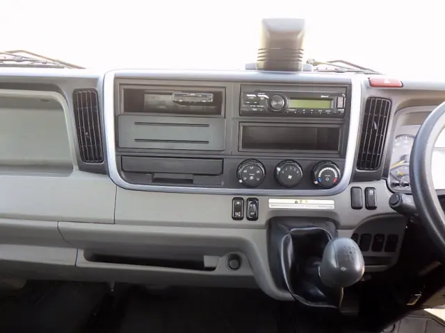 三菱 キャンター 2PG-FEDS0(2WD)の写真15