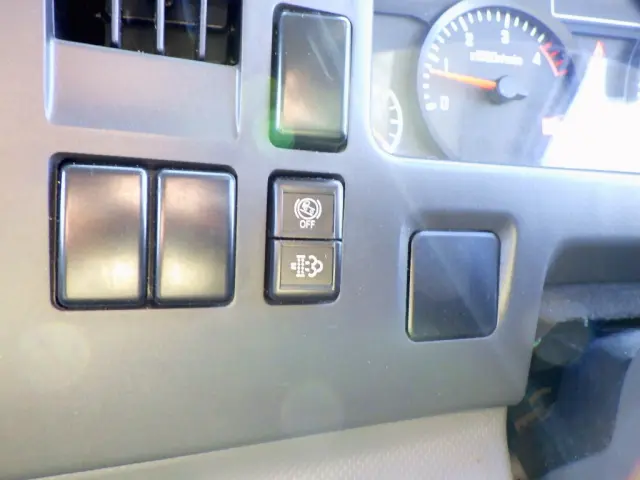 いすゞ エルフ TKG-NPR85AN(2WD)の写真31