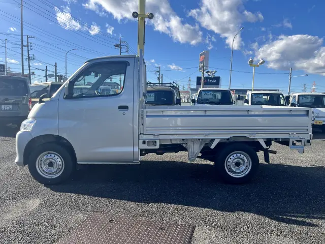 トヨタ タウンエーストラック 5BF-S403U(2WD)の写真3