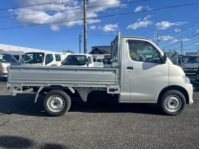 トヨタ タウンエーストラック 5BF-S403U(2WD)の写真4