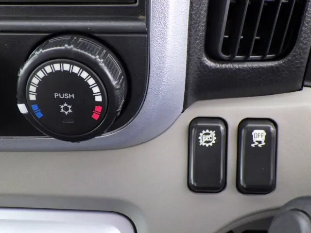 三菱 キャンター 2PG-FBA30(2WD)の写真19