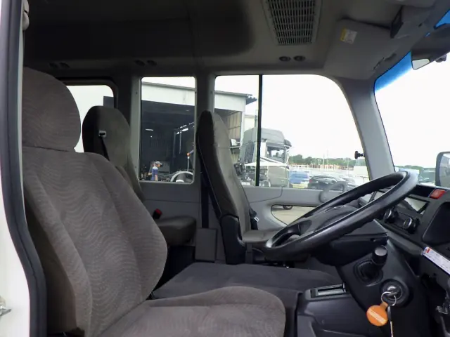 トヨタ コースター SKG-XZB70(2WD)の写真9