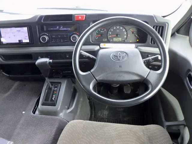トヨタ コースター SKG-XZB70(2WD)の写真11
