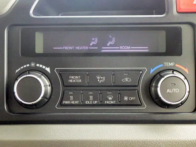 トヨタ コースター SKG-XZB70(2WD)の写真17