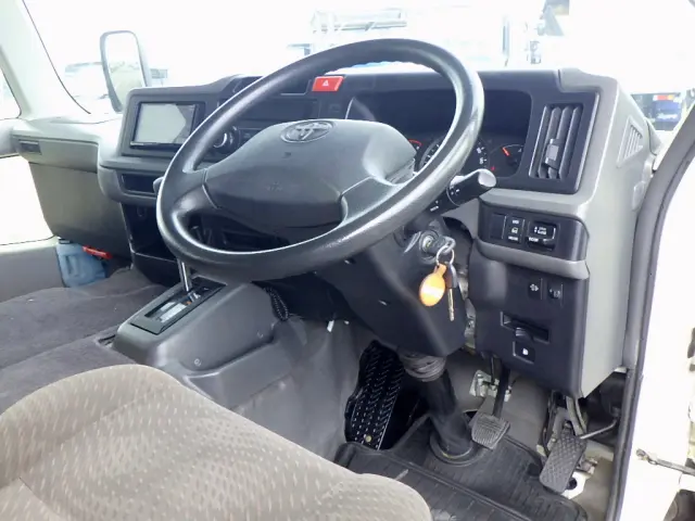 トヨタ コースター SKG-XZB70(2WD)の写真25