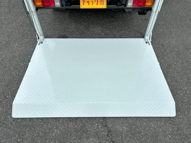 三菱 キャンター 2TG-FDA00(4WD)の写真9