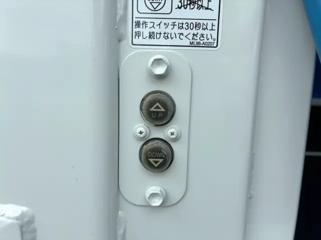三菱 キャンター 2TG-FDA00(4WD)の写真17