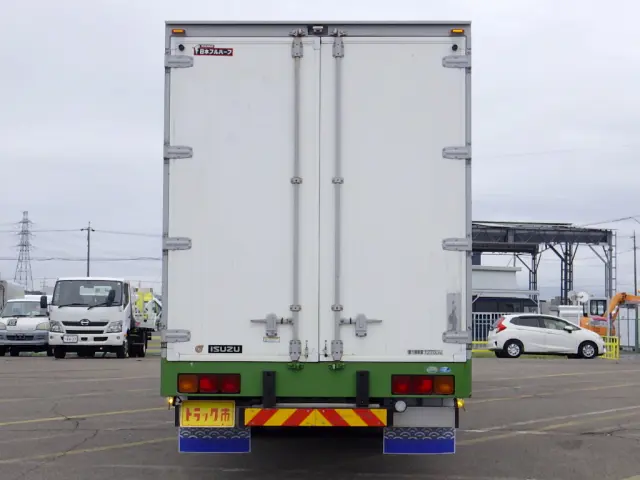 いすゞ ギガ LKG-CYY77AY(6x4)の写真6