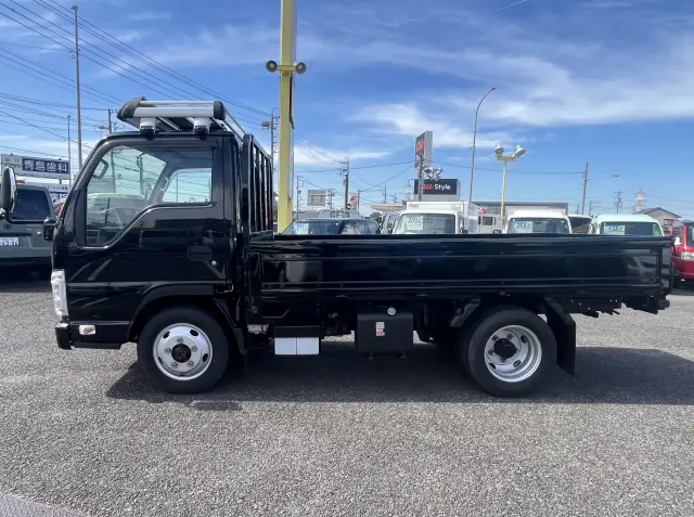 目立つキズや看板アトなどもなくキレイな状態を保ったおススメの1台☆会社のイメージや顧客からの信頼がグッと良くなりますよ♪|いすゞ エルフ 2RG-NJS88A(4WD)の写真3