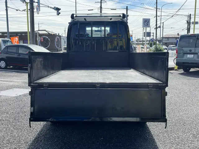 荷台内面はこんな感じ♪|いすゞ エルフ 2RG-NJS88A(4WD)の写真6