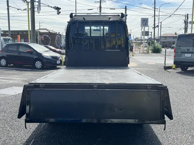 板ワレやウキもなくキレイな状態を維持しています☆|いすゞ エルフ 2RG-NJS88A(4WD)の写真8