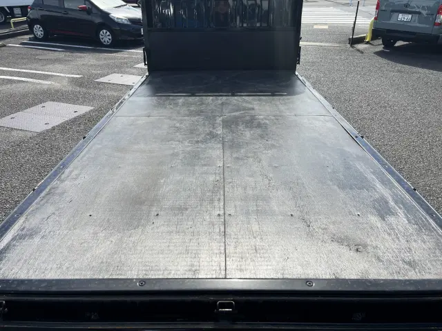 前オーナーが張り替え済みですので使用に問題はありません♪|いすゞ エルフ 2RG-NJS88A(4WD)の写真9