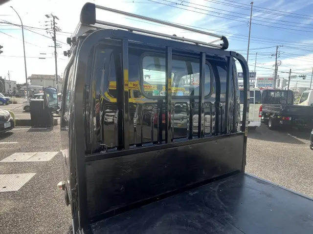 鳥居部・キャブバックにも問題はありません☆|いすゞ エルフ 2RG-NJS88A(4WD)の写真10