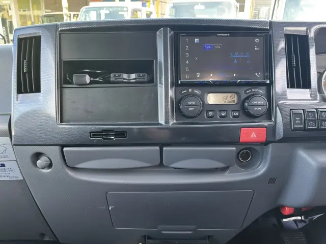 いすゞ エルフ 2RG-NJS88A(4WD)の写真15