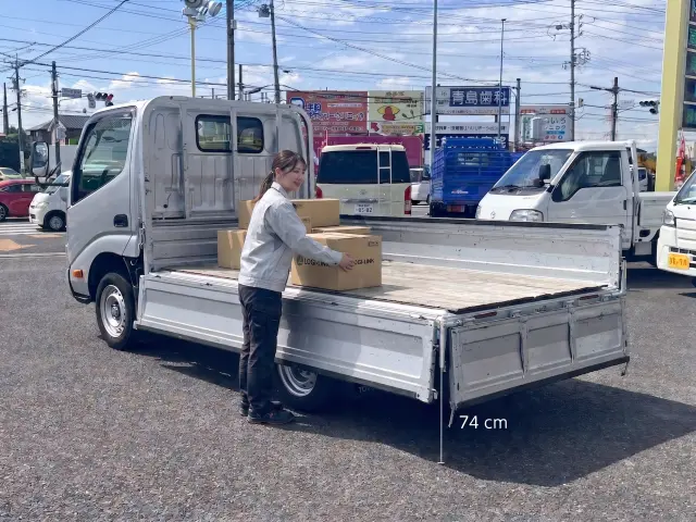 荷台の床が低いので、力の弱い方でも荷物の積み降ろしがラクラク♪|トヨタ トヨエース ABF-TRY220(2WD)の写真7