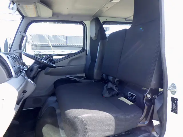 三菱 キャンター 2RG-FGA20(2WD)の写真14