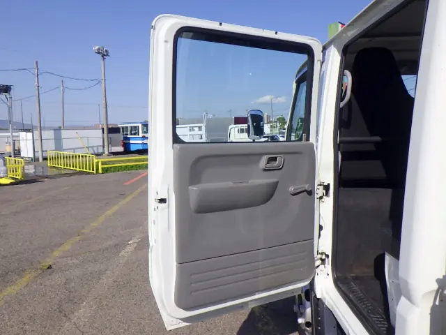 三菱 キャンター 2RG-FGA20(2WD)の写真48