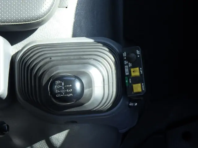 いすゞ フォワード 2RG-FRR90S2(2WD)の写真30