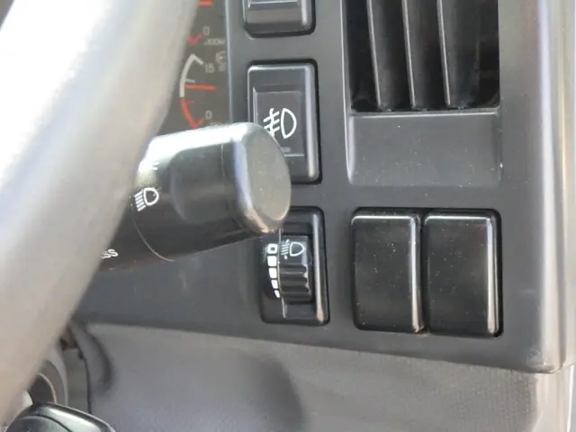 いすゞ フォワード 2RG-FRR90S2(2WD)の写真38