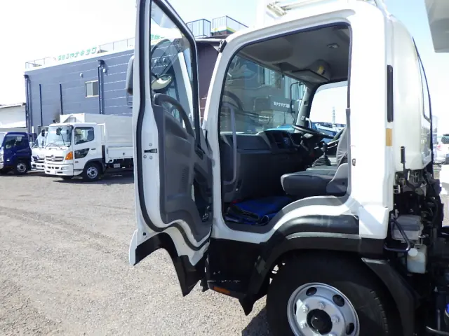 いすゞ フォワード 2RG-FRR90S2(2WD)の写真39