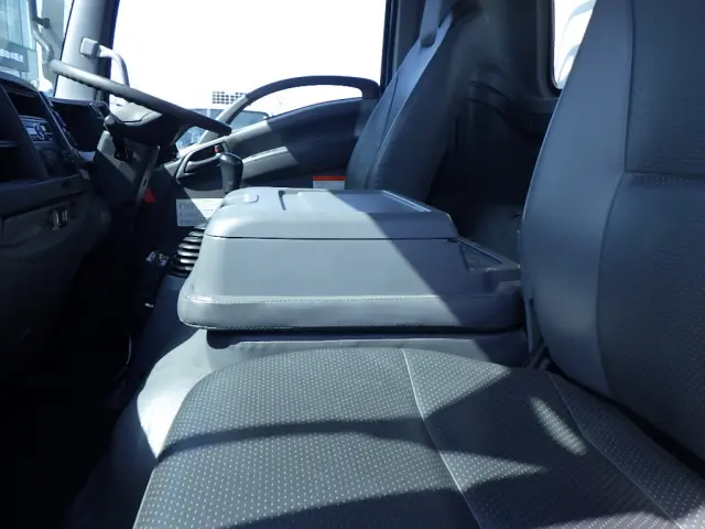 いすゞ フォワード 2RG-FRR90S2(2WD)の写真42