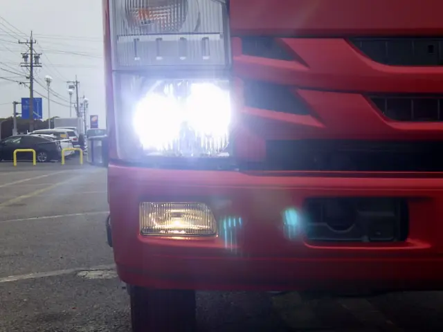 いすゞ エルフ TPG-NPS85AN(4WD)の写真3