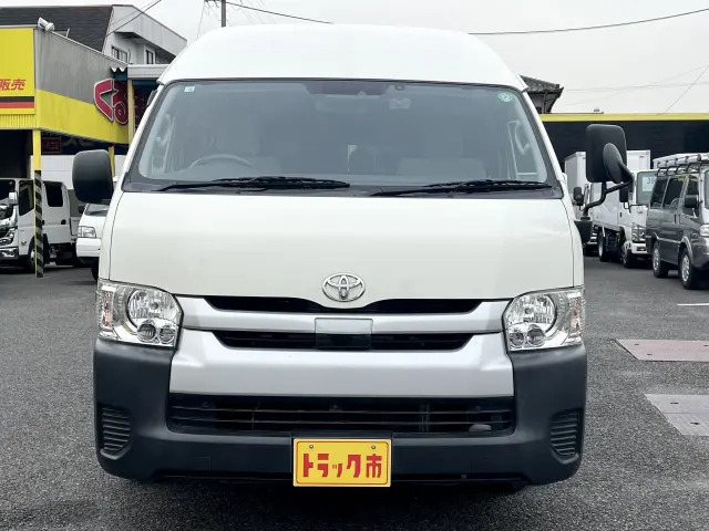 トヨタ ハイエースコミューター QDF-GDH223B(2WD)の写真2